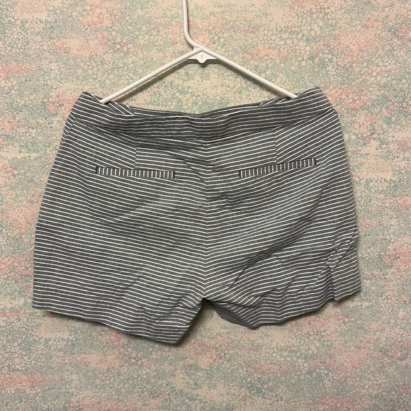 Banana Republic Mini Pants (4) - Picture 2 of 2